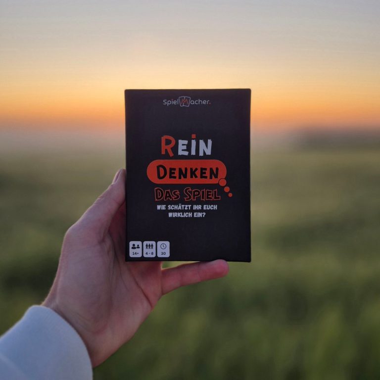 Reindenken vor unscharfer Landschaft Reindenken vor unscharfer Landschaft